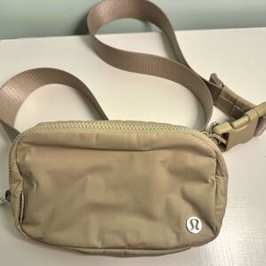 Lululemon 1L Belt bag - Colour Trench